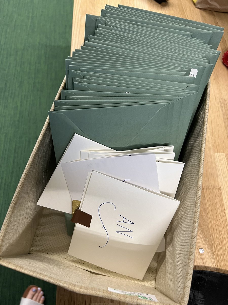 enchantedjess13's tweet image. ended up writing around 60 thank you notes for my coworkers for my last day of work last week and my wrist is still recovering but omg it was so worth it … i love handwritten letters so much :,)