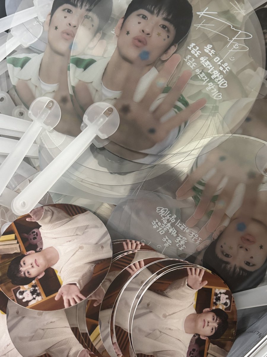 🫧데이식스 팬미팅 나눔🫧
7월 26일 (토) 막중팬 부채+티코스터 나눔합니다!
🩵시간 : 12시~
🩵장소 : 추후 공지
🩵수량 : 약 150개 (부채,코스터 모두)

#데이식스 #DAY6 #원필 #WONPIL #PIER10 #데이식스팬미팅 #막중팬나눔