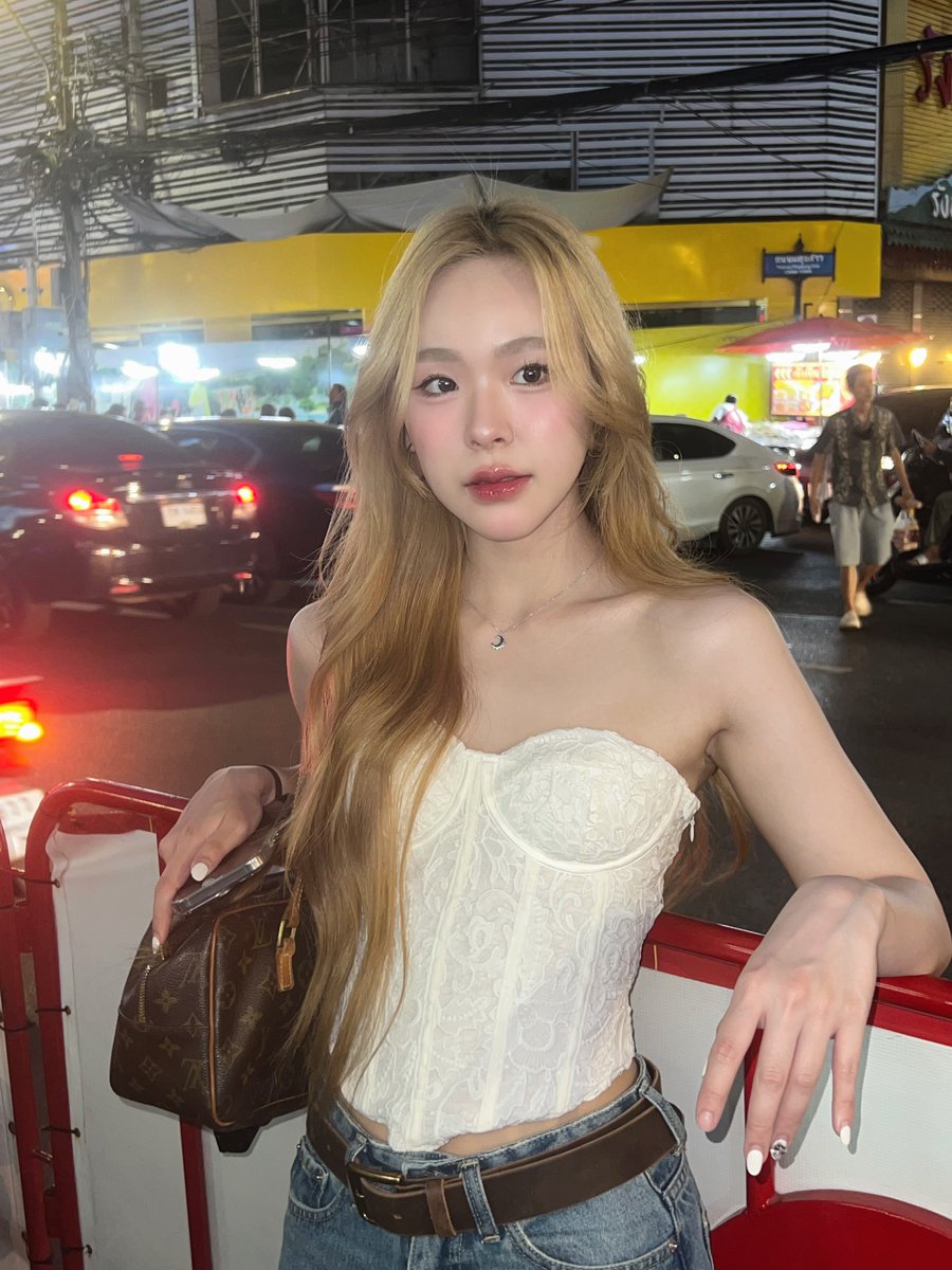 junewanwimol19's tweet photo. เยาวราชชชช🫶🏻 https://t.co/4EhhxnsTvd