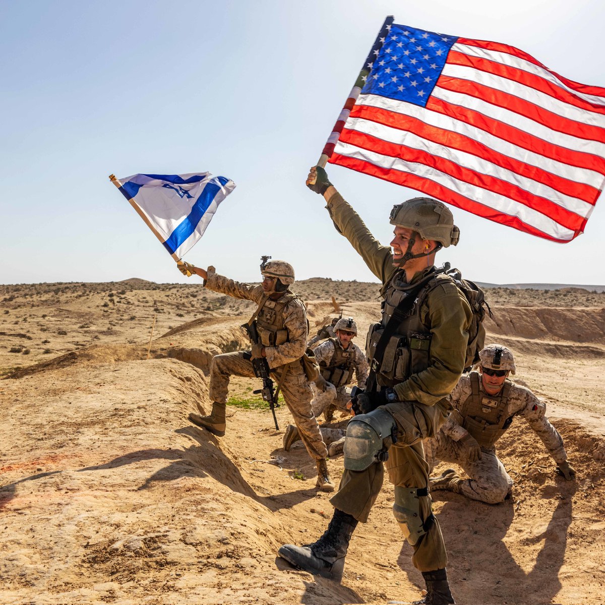 GlobeEyeNews's tweet image. BREAKING:
Tucker Carlson calls to revoke citizenship of Americans who served in the Israeli or Ukrainian military.