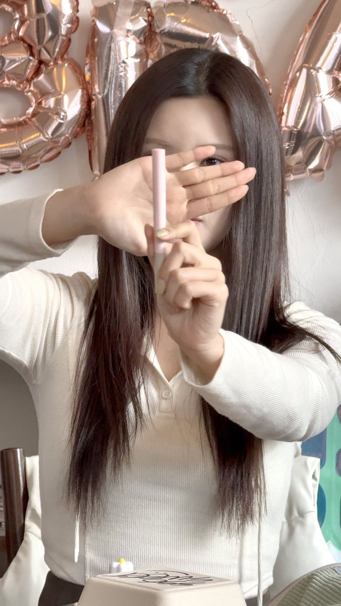 1ucky___7's tweet photo. 그리고 생카에서 털어준 파우치템...🫧

컬러그램 올인원 오버립메이커 (호수모름)
어뮤즈 듀 틴트 1호
디올 립글로우 61호 포피코랄
에뛰드 클라우드 필터쿠션(얇아서 경기때는 못쓰겠대요) https://t.co/Tih5DIQZNH