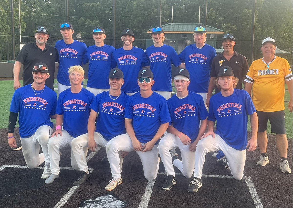 ThunderElite17U's tweet image. The end of an era! Thank you! @JacobMcc_3 @SamChaf5 @ashtonsterno15 @EvanSchmidt24 @ZackMcMahon07 @Michael_494205 @MikeDPohl @patcote1972 @JesseDoonan @ABergbreiter26 @ConnerMcLean22 @FrancisPanko @EthanDoonan @Bryson_1010 @pohl_evan @Trevor_Cote2025 @Trev23Mark @LITHYAA1