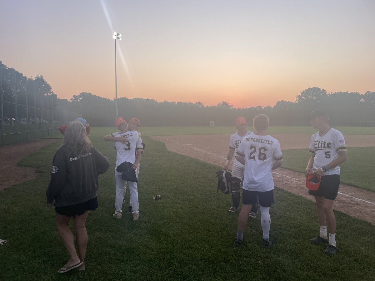 ThunderElite17U's tweet image. The end of an era! Thank you! @JacobMcc_3 @SamChaf5 @ashtonsterno15 @EvanSchmidt24 @ZackMcMahon07 @Michael_494205 @MikeDPohl @patcote1972 @JesseDoonan @ABergbreiter26 @ConnerMcLean22 @FrancisPanko @EthanDoonan @Bryson_1010 @pohl_evan @Trevor_Cote2025 @Trev23Mark @LITHYAA1