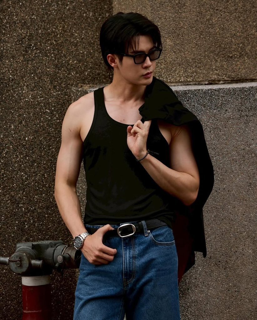 MumuPatchanon's tweet photo. This man is so fine - fashion icon. That perfect body structures, those Muscular arms 💪🔥♥️.. woww 👌😘.
@bbil1ypn @ponystonestudio
INTERMINABLE Q17
#อสงไขยคิวที่สิบเจ็ด
#bbil1ypn #ponystone https://t.co/d8Yozxny8N