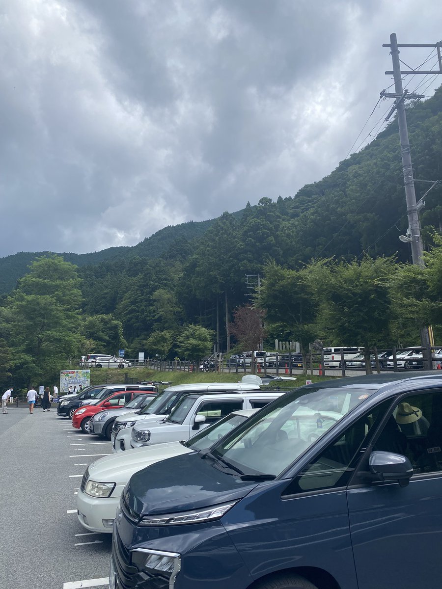 yukin_done's tweet image. いつもの大峯山に行ってきました。息子が水遊びをしたのでお風呂に入れたかったのですが洞川温泉ビジターセンターは大混雑だったので黒滝村の光明石温泉に変更しました。これから洞川方面に行かれる方は大混雑を覚悟されてください。普段の休日の2倍ぐらいの混み具合です。