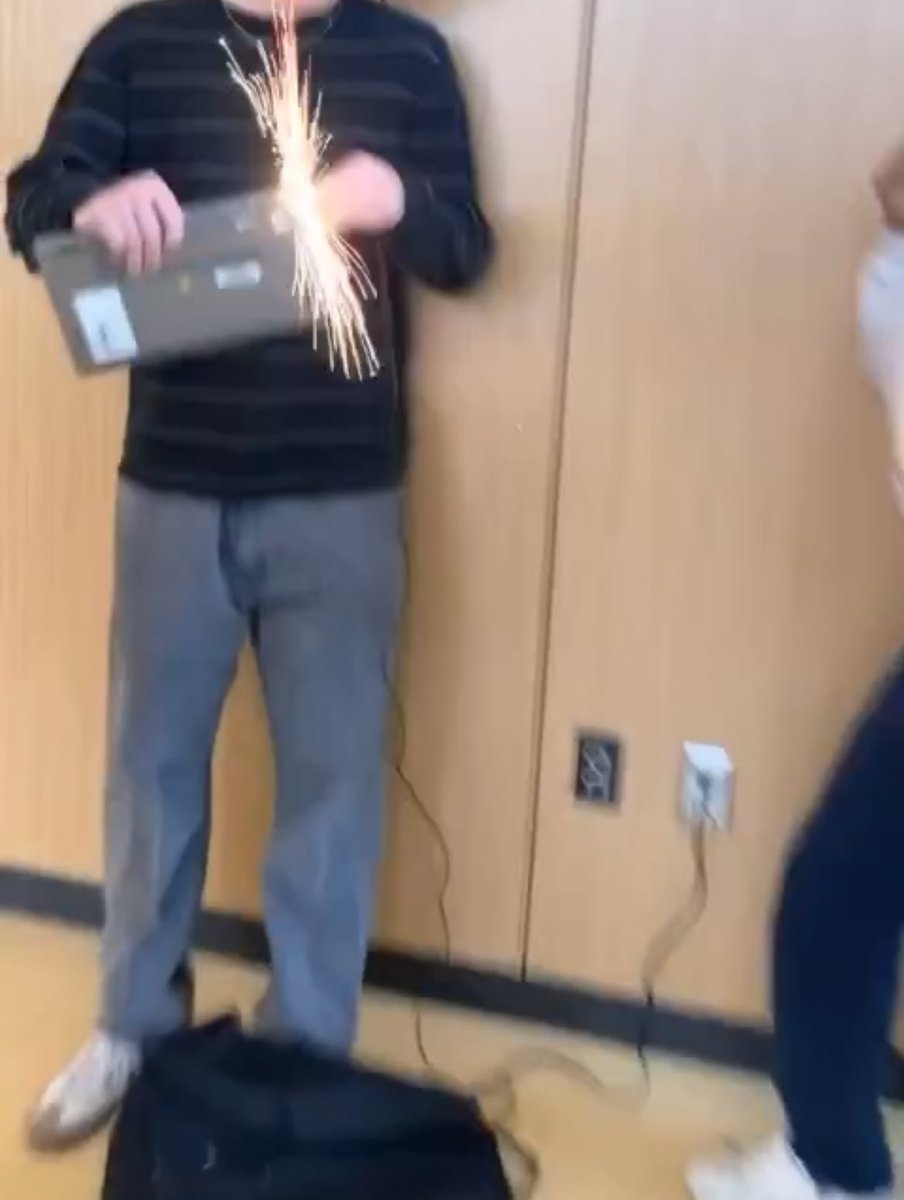 Technicduck's tweet photo. @imagesaicouldnt I made something similar to one of these a while back except it was a male plug to USB-C, and another kid plugged it in to his school laptop. (I didint tell him to) https://t.co/dmijCiien2