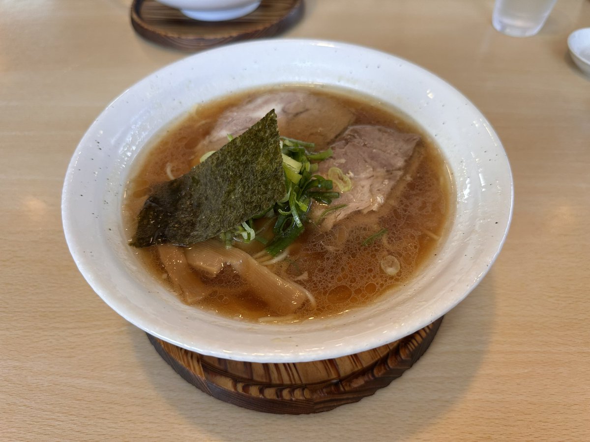 dasssan's tweet photo. チャーシュー持てない系で美味い🍜 https://t.co/6EyuYUg7fZ