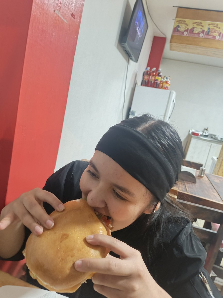 Debitando
#memecoin #CHISTES #Ecuador #lojaonline  #comer #loquita #barrio