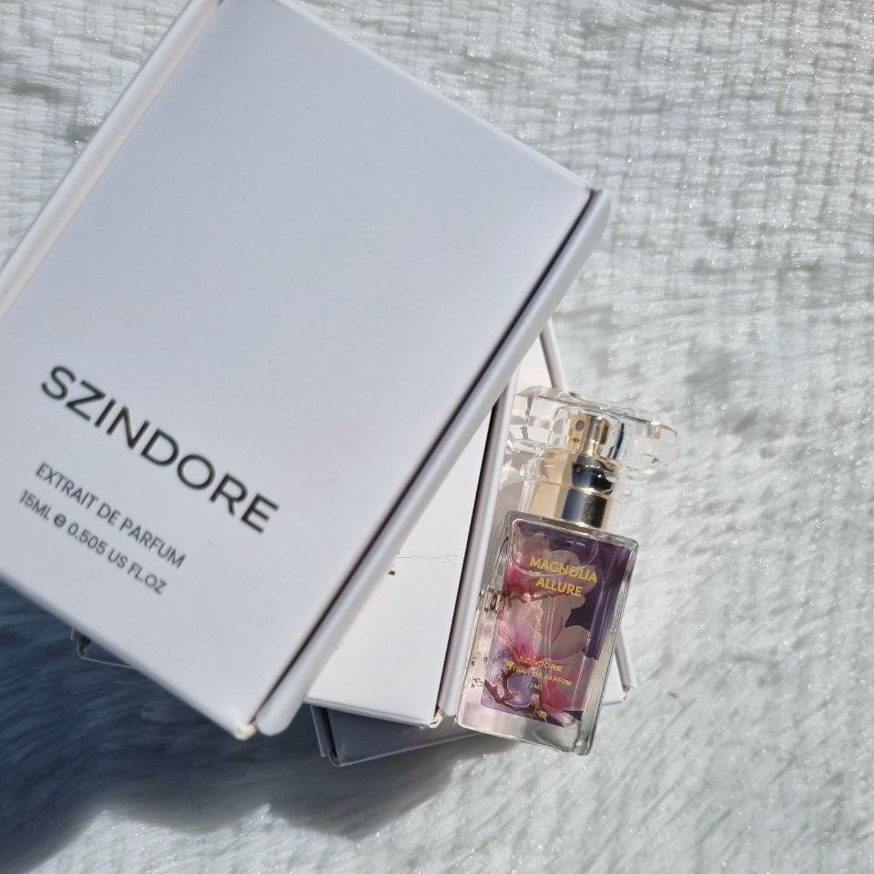 goodlucksofea's tweet photo. Magnolia Allure ni memang sebijik sama babe. 

I spray pagi lepas mandi terus rasa macam girl yang skincare cukup 10 step, tidur cukup and minum air 8 gelas sehari. 

Bau bunga magnolia yang clean and manis, hujung hujung ada hint of soft woody. 🧺🩰🦢

https://t.co/GM9S6vTFa7 https://t.co/IT9rnCTylJ