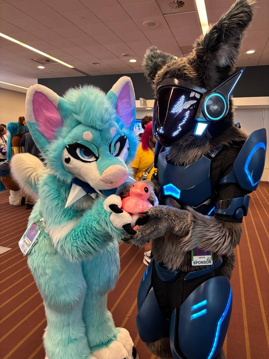 ...and SOME critters let him rest on their paws!
🐾