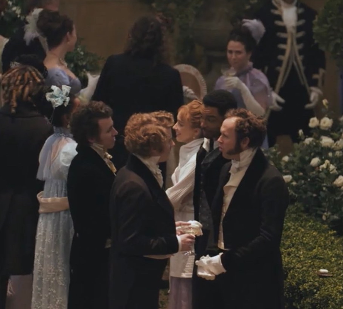 BtonArchives's tweet image. Phoebe Dynevor and Regé-Jean Page behind the scenes of #Bridgerton Season 1