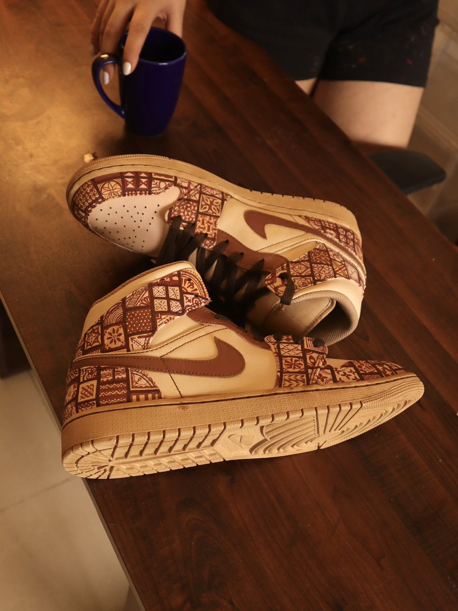 ridhiimakkar's tweet image. Lord knows my hyper fixation of dyeing sneakers with coffee 
I’ll never get over the aroma it spreads and you shouldn’t too ;) 

#customsneakers #nikejordan #nikeaj1 #jumpman #nikesneakers #nikeairjordan
