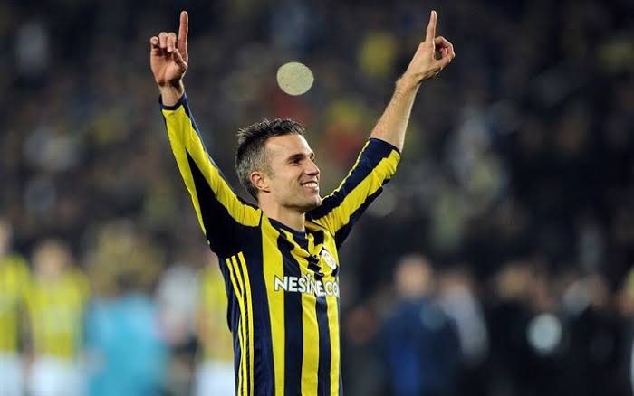 Robin van Persie, Fenerbahçe karşısında teknik direktör olarak kulübüde olacak.