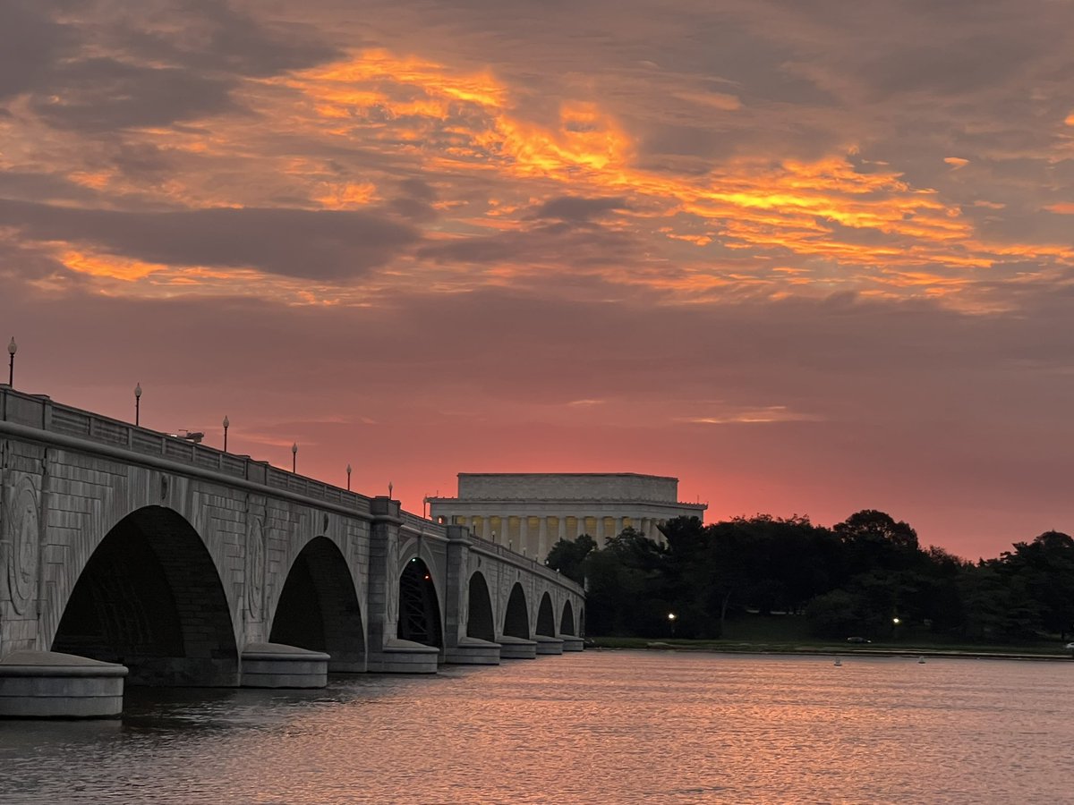 RiverGirl707's tweet image. #Sunrise on Monday over the Potomac River in #DC! @capitalweather @KaitlynMcGrath