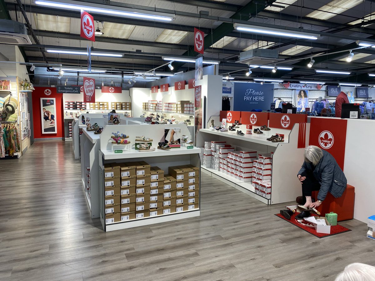 threepointpos's tweet image. Take a look at one of our recent store fit out projects we did for Brevitt Rieker shoes at the Palmers Garden Centre, Ullesthorpe🥾👟
 
Read more here - lnkd.in/ehDS5--j

#FitOut #RetailDisplay #GardenCentre #POS