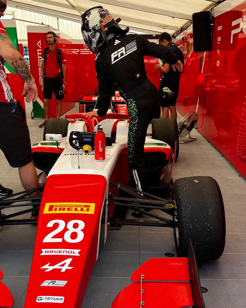 DorianePin's tweet image. Home race weekend 🫶🏼
Loved being back on track at home — lots of positives to take from the weekend: solid pace, new lessons, and great energy.
Sharing it all with my family made it even more cool 💚
