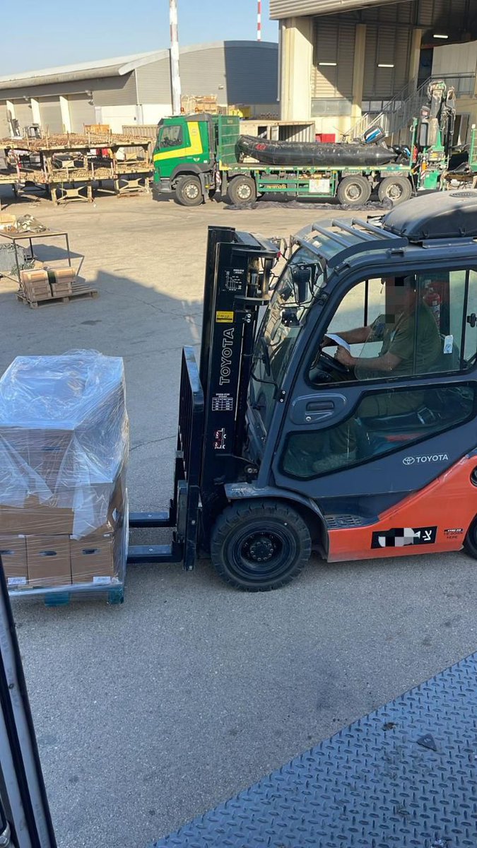 AmitSegal's tweet image. Israel says it transferred medical equipment last night, including trauma care supplies and life-saving medications, to the hospital in Sweida, Syria, following reports of severe damage to the hospital and in order to provide assistance to the wounded on site.
The delivery was…