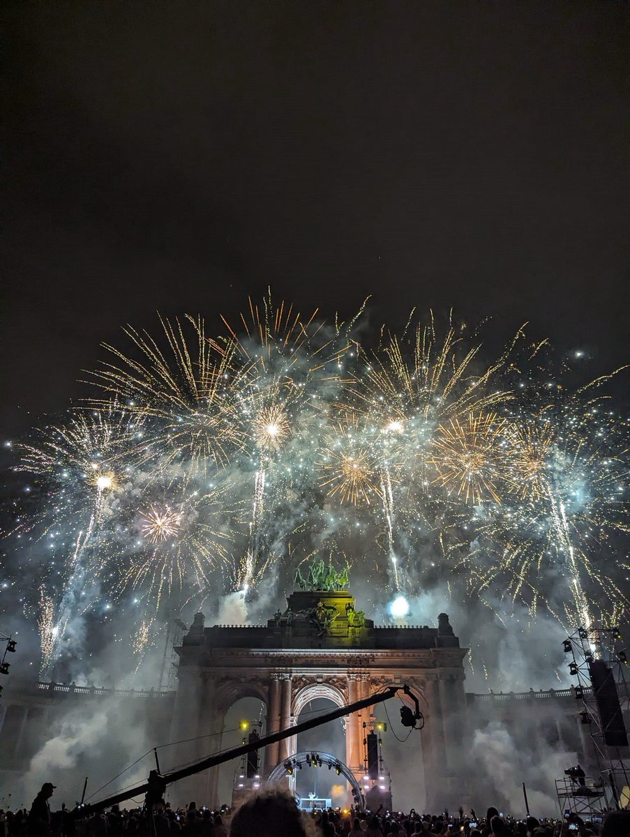 Happy national day to all Belgians!
Joyeuse fête nationale!
Gelukkige nationale feestdag! 
Einen schönen nationalfeiertag!

✨🥳🎉🎊