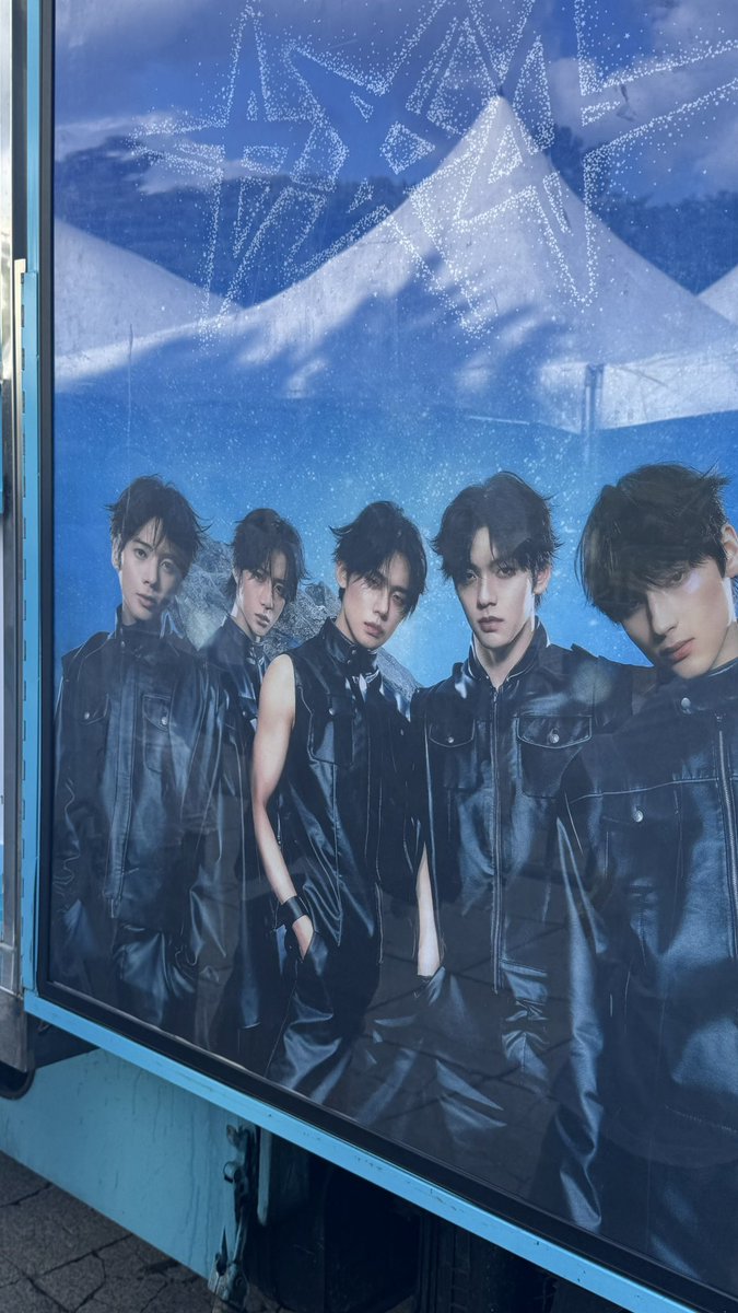 zeroezro's tweet image. 곧 보자 ♡