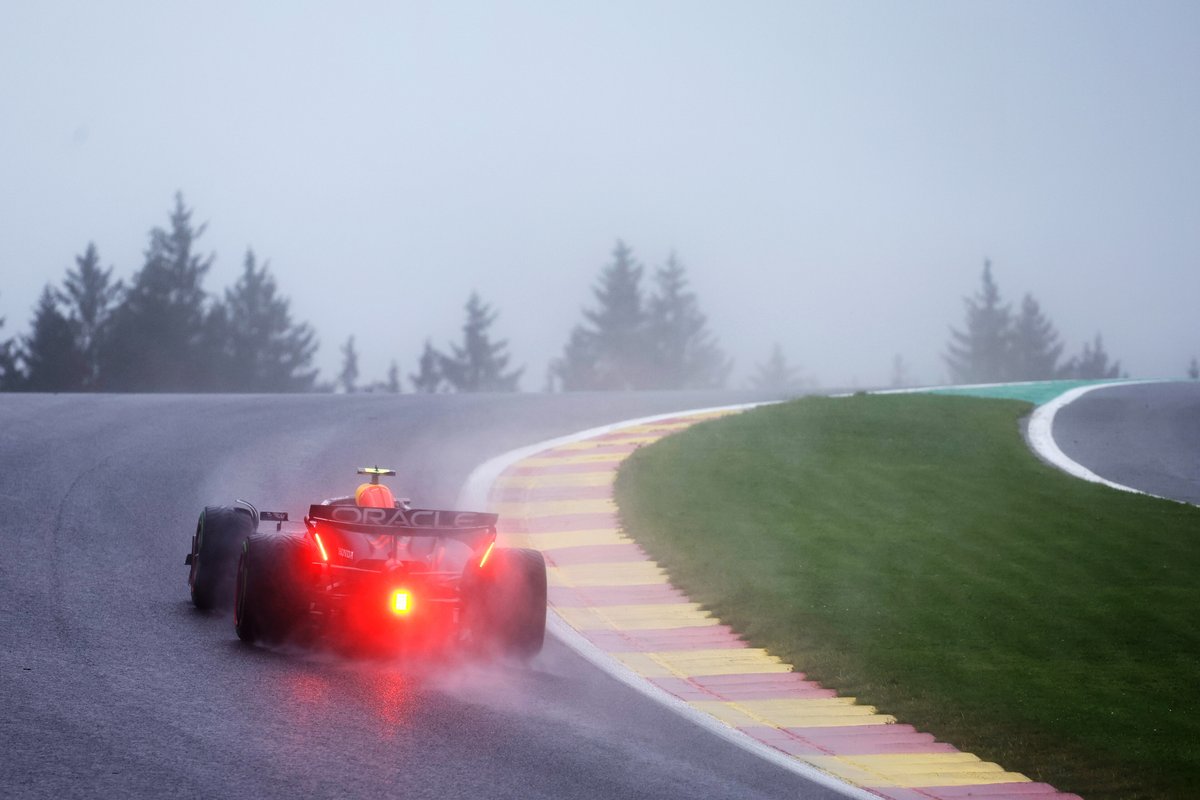 🚨 IT'S. RACE. WEEK ! 😍

La F1 est de retour après 3 semaines d'absence pour un week-end sprint sur le tracé mythique de Spa-Francorchamps ! 🇧🇪

La F2 et la F3 seront également présentes dans les Ardennes belges.

À noter que la pluie est attendue tout au long du week-end 🌧️