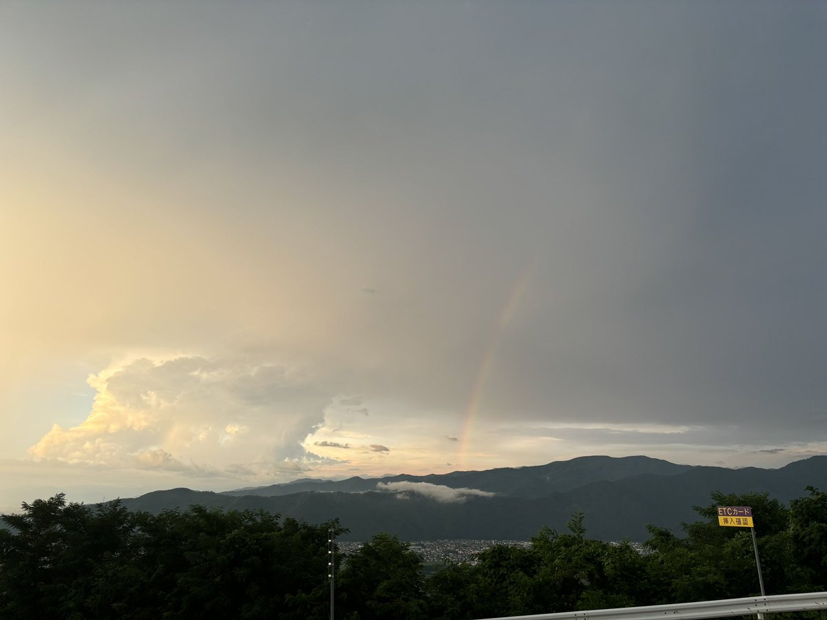obasteSA_alpico's tweet image. 虹がかかってます!!🌈
急な雨にご注意ください⚠️
#姨捨SA #信州SA #千曲市天気 #千曲市 #虹
#イマソラ #信州SAイマソラ #夕立ち
#JapanTrip #NaganoTrip
#日本旅行 #長野旅行