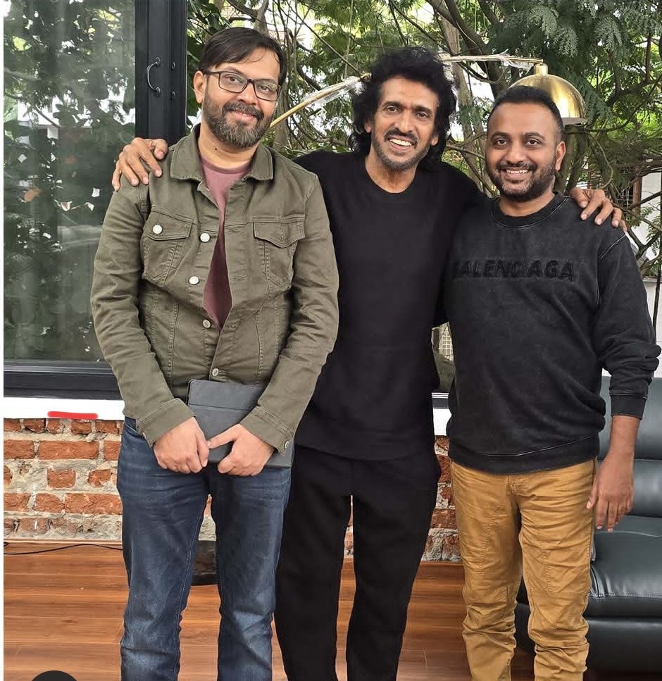 ಉಪೇಂದ್ರ ಸರ್ ಹೊಸ ಚಿತ್ರ.

ಅರವಿಂದ್ ಕೌಶಿಕ್ ಈ ಚಿತ್ರದ ನಿರ್ದೇಶಕ ಈ ಹಿಂದೆ ಅರ್ಧಂಬರ್ಧ ಪ್ರೇಮಕಥೆ ಎನ್ನವ ಚಿತ್ರ ನಿರ್ದೇಶನ ಮಾಡಿದ್ದರು.

#Upendra #KFI