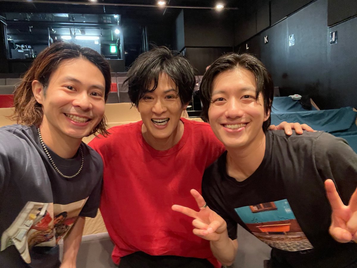 ShinyaNIRO's tweet image. #水田航生 & #鯨井康介
による2人芝居
『#受取人不明』
を観ましたよ❣️
この2人自体は初共演らしいのですが、2人とも僕の仲良し❣️
共通項は「新納さん」(笑)
そんな2人が一緒になるなんて、観ないわけにはいかない よね?ってなわけで劇場へ🚶♀️…