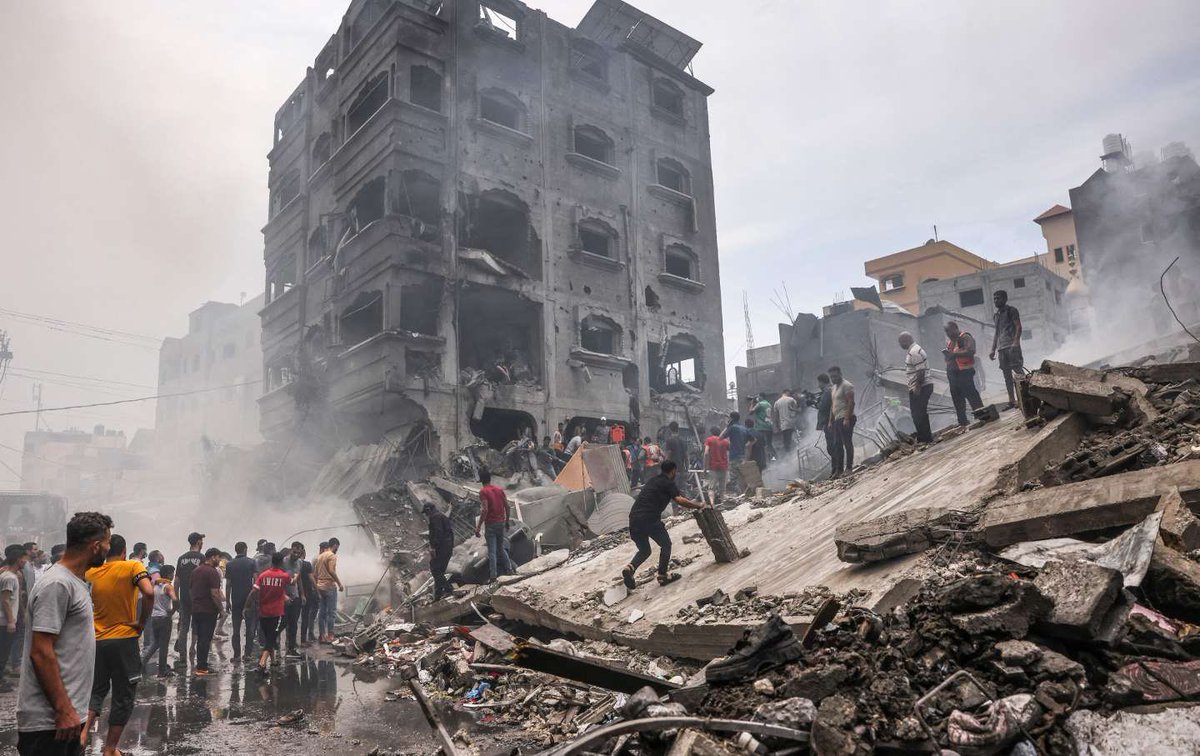 ElenaBasileIT's tweet image. Ho utilizzato la parola genocidio a Gaza forse per prima in un articolo sul Fatto al quale fu posta una postilla perchè il giornale riteneva giusto distanziarsi dal mio linguaggio troppo audace e non consono.
Ho due processi in corso da parte di Liliana Segre civile e penale per…