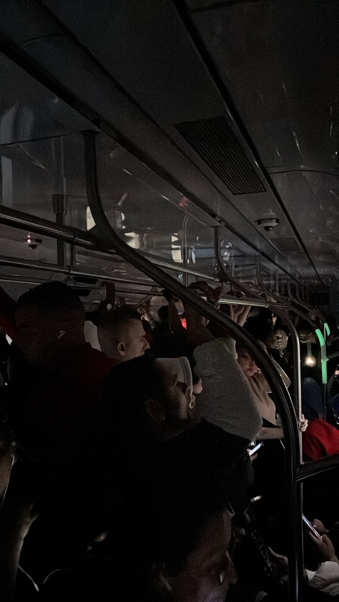 gustavobritu's tweet photo. 45 minutos com o trem parado, desligado próximo a são miguel paulista… lixo de #cptm @DiariodaCPTM https://t.co/XcYCkC3MHs