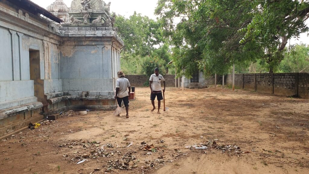 TamilGuardian's tweet image. 🚨 Tamils condemn continued Sri Lankan military restrictions on Rajarajeswari Amman Temple
Tamil residents of Palaly in Jaffna have expressed serious concern over ongoing Sri Lankan military restrictions on worship at the Rajarajeswari Amman Temple, which remains under intense…