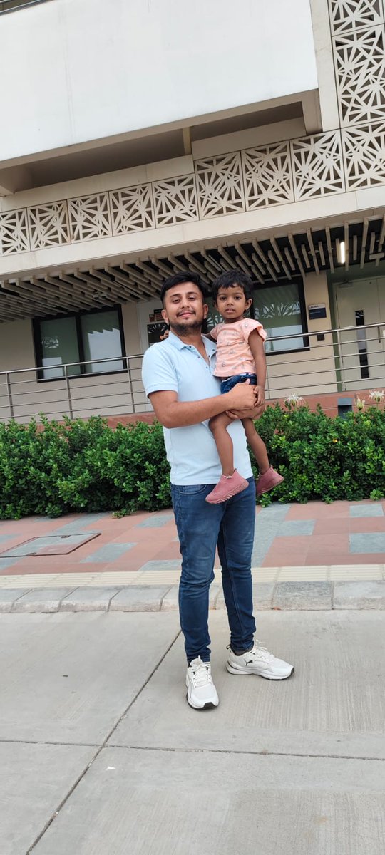 sudiptatung's tweet image. When you leave your kid with the lab for a while and get back a happier lab + happier kid 😍 #research #parenting #IGELsupport