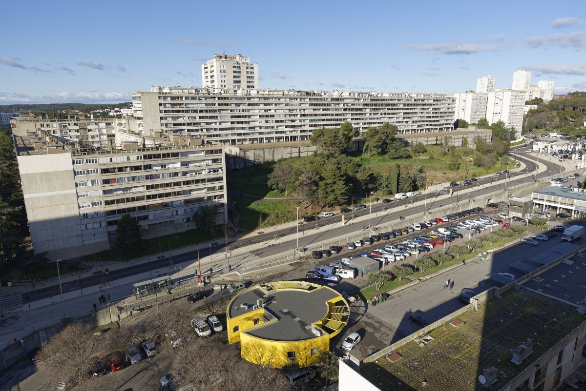 nimes's tweet image. ❗️ Un couvre-feu instauré dans 6 quartiers à Nîmes pour les mineurs dès ce lundi soir
L’arrêté municipal entre en vigueur ce lundi 21 juillet à 21h, pour une durée de 15 jours renouvelables
Plus d'infos ici 👉 swll.to/YR9MfTj