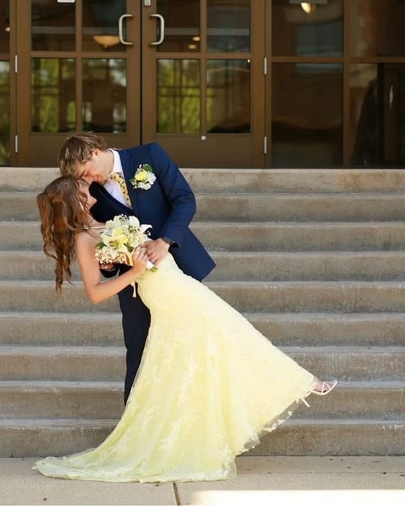 Staceesofficial's tweet image. Just casually stealing the spotlight 😍 Dear your prom look is perfect, thank you for being Stacees' Girl!😉

#stacees #staceesgirl #Prom2025 #promdress #promseason #promtime #PerfectDress #ShopNow #yellow