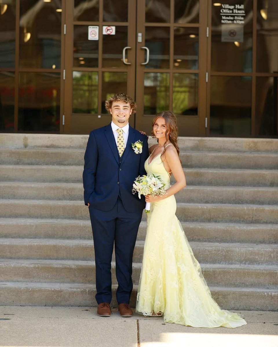 Staceesofficial's tweet image. Just casually stealing the spotlight 😍 Dear your prom look is perfect, thank you for being Stacees' Girl!😉

#stacees #staceesgirl #Prom2025 #promdress #promseason #promtime #PerfectDress #ShopNow #yellow