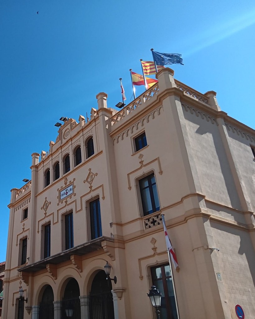 🤝 Acords de la Junta de Govern Local
🌿🏫 S'adjudica el contracte per a l’execució de l’obra corresponent al projecte executiu de la coberta verda a l’escola Maria Ossó.
👉 loom.ly/EHEHlhw