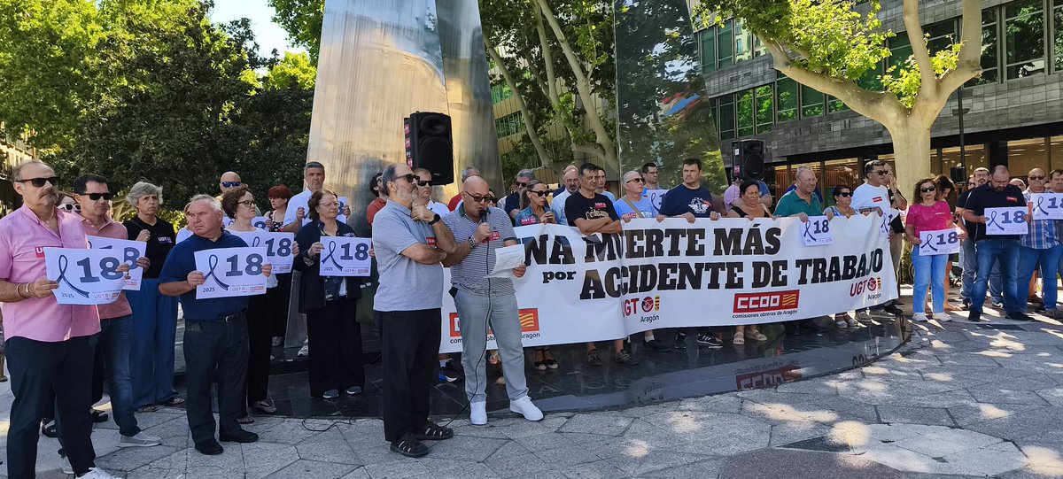 💔Hoy  volvemos a a salir a la calle para visibilizar los accidentes laborales mortales 

⚫️En lo que llevamos de 2025 hay 1⃣8⃣ víctimas mortales en Aragón, los últimos por causas como tráfico, golpes de calor  y patologías no traumáticas (ictus, infartos...)

#NiUnaMuerteMas