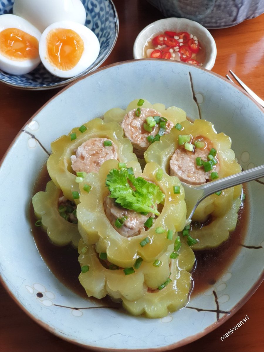 KwansriR's tweet image. มะระยัดไส้ราดน้ำมันหอย..มะระมีรสขมอ่อนๆและความนุ่มกำลังดี..อร่อยถูกใจมากๆๆ😋