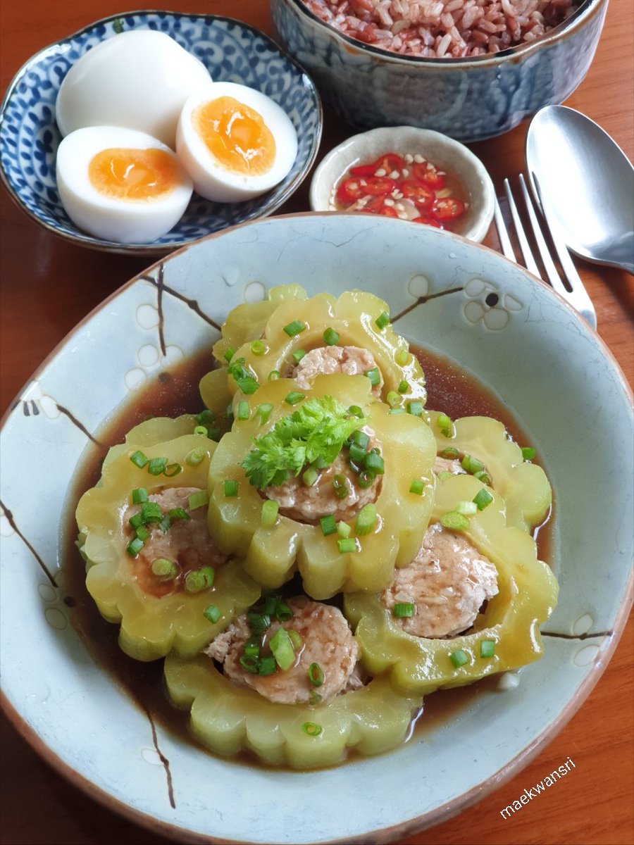 KwansriR's tweet image. มะระยัดไส้ราดน้ำมันหอย..มะระมีรสขมอ่อนๆและความนุ่มกำลังดี..อร่อยถูกใจมากๆๆ😋