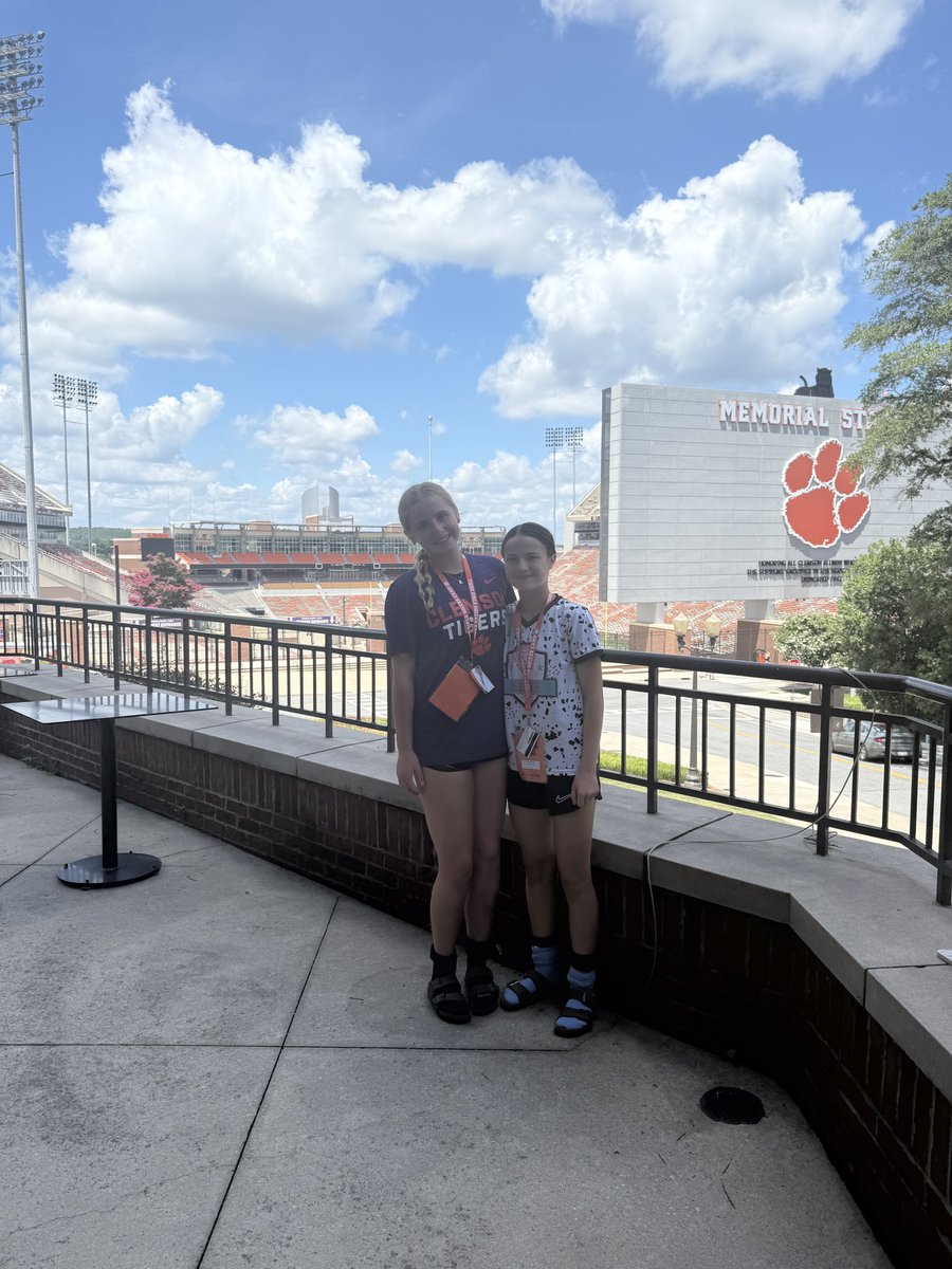 Avery_Stevens1's tweet image. So thankful for the opportunity to play at the @clemsonwsoccer ID Camp this week. I learned so much from the coaching staff and players. Thank you to the Clemson coaches along with all of the other schools that were there for watching us. Go Tigers!!🐅
