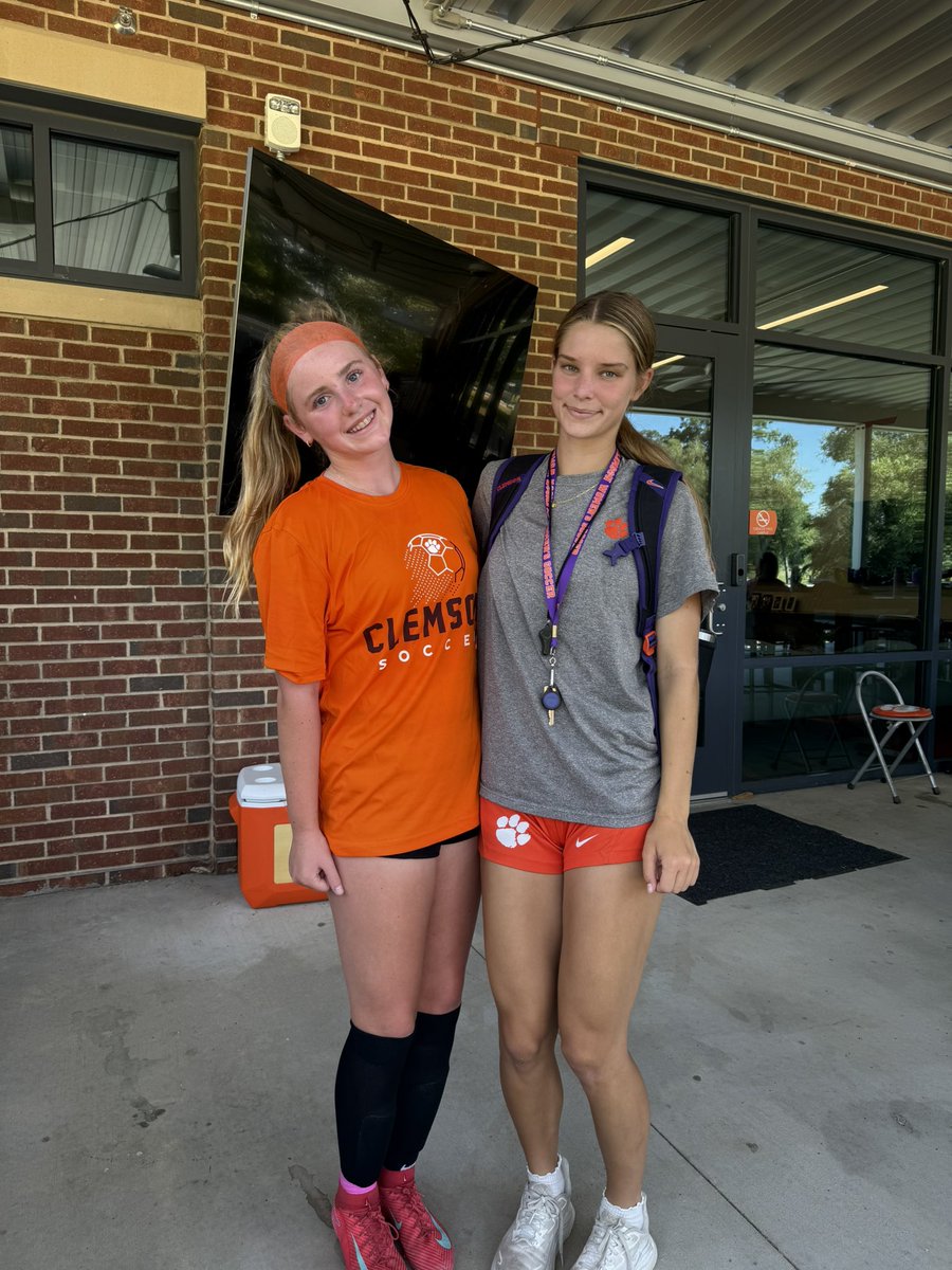 Avery_Stevens1's tweet image. So thankful for the opportunity to play at the @clemsonwsoccer ID Camp this week. I learned so much from the coaching staff and players. Thank you to the Clemson coaches along with all of the other schools that were there for watching us. Go Tigers!!🐅