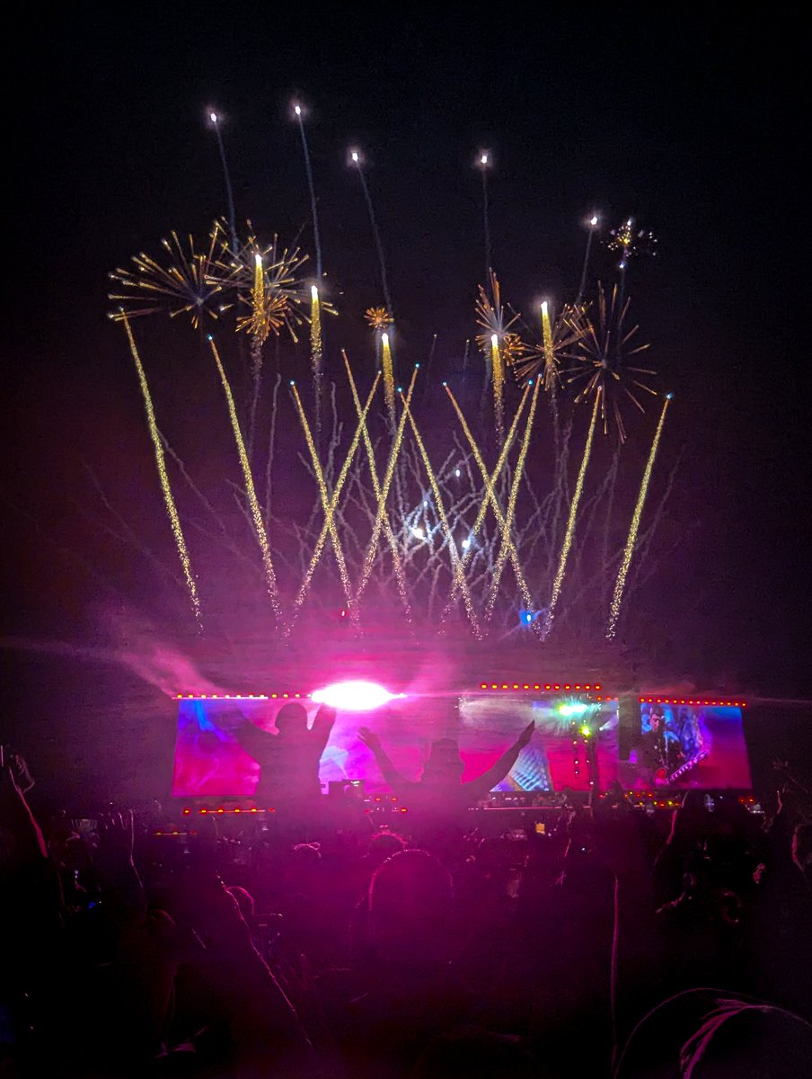 AlternativeMUFC's tweet image. After spending months trying to get tickets for face value, I crumbled and paid over the odds on Saturday night.
My feet still haven't touched the ground.
No regrets. Worth every single penny.