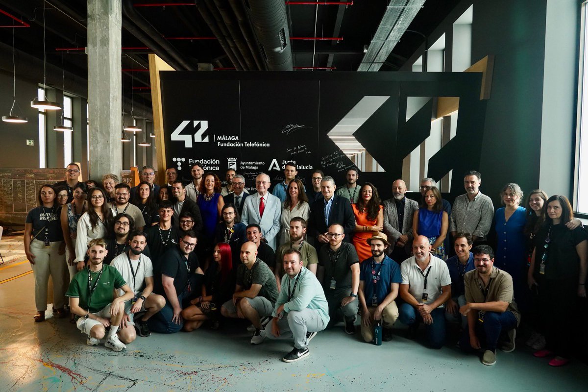InteriorJunta's tweet image. El consejero @antoniosanz renueva el compromiso de @AndaluciaJunta con el Proyecto @42malaga_ft.
✅ Formación disruptiva
✅ Sin horarios
✅ 100% gratuita
✅ 100% empleabilidad
#Andalucía apuesta fuerte por su futuro digital.
