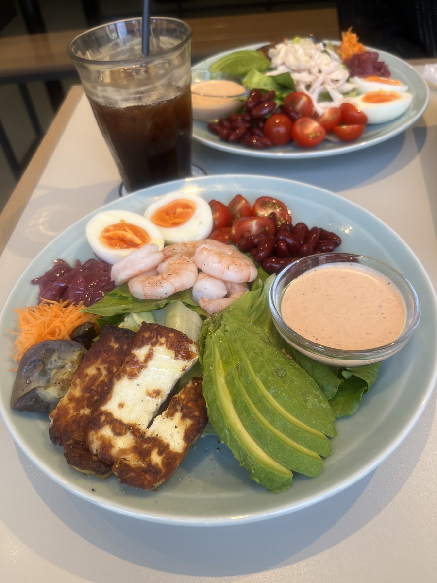 友人と3時間も喋り倒しました。

AIは人によって用途が違うから、他の人の使い方を聞くことはためになります。SNSのハッシュタグを考えてもらうかぁ、なるほど🧐 

私の悩みは相変わらず、ChatGPTが文字数をカウント出来ないこと。700文字の時は、300足して1,000文字にしてって頼むの、おかしくない？