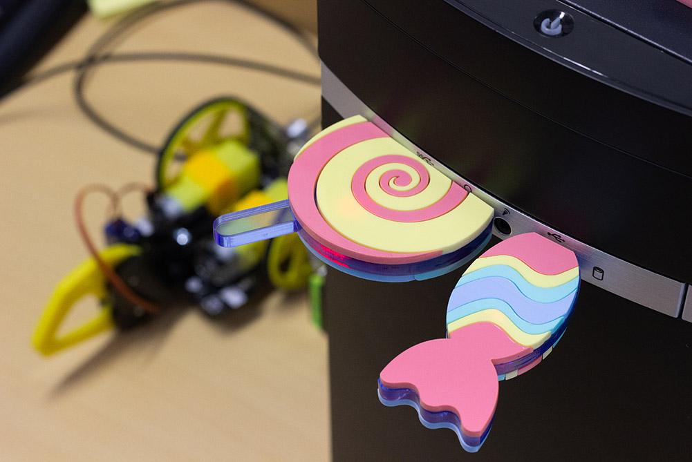 Kitronik's tweet image. On Instructables: ⚒️
Learn how to make laser cut memory stick cases
#dtchat #instructables
instructables.com/Learn-How-to-M…