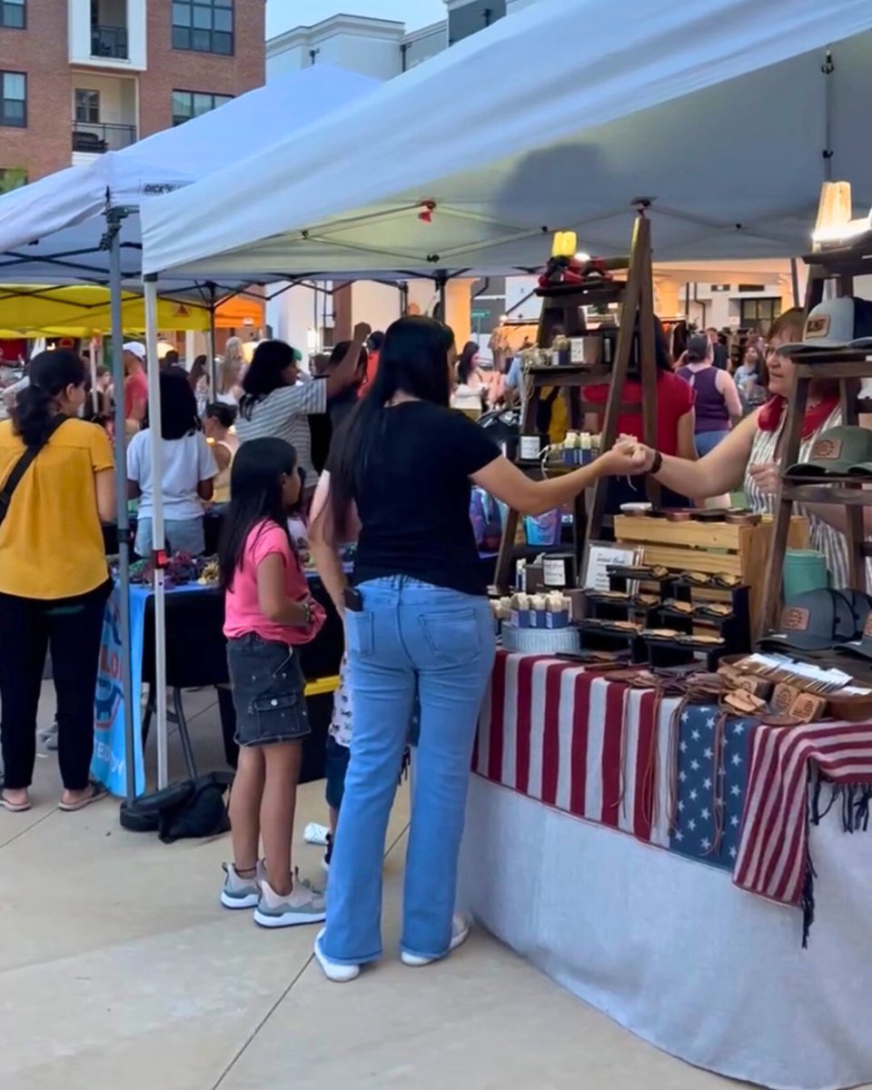 ShopLocRaleigh's tweet image. Save The Dates: Friday Nights at Sweetwater are BACK and better than ever!🥳 Join us for an evening under the stars with local vendors, live music, food trucks, drinks, and more!
📅 Aug. 1 | Sept. 19 | Oct. Coming Soon | Nov. 7 | Dec. 12 (holiday market!)
📍 Sweetwater Apex
