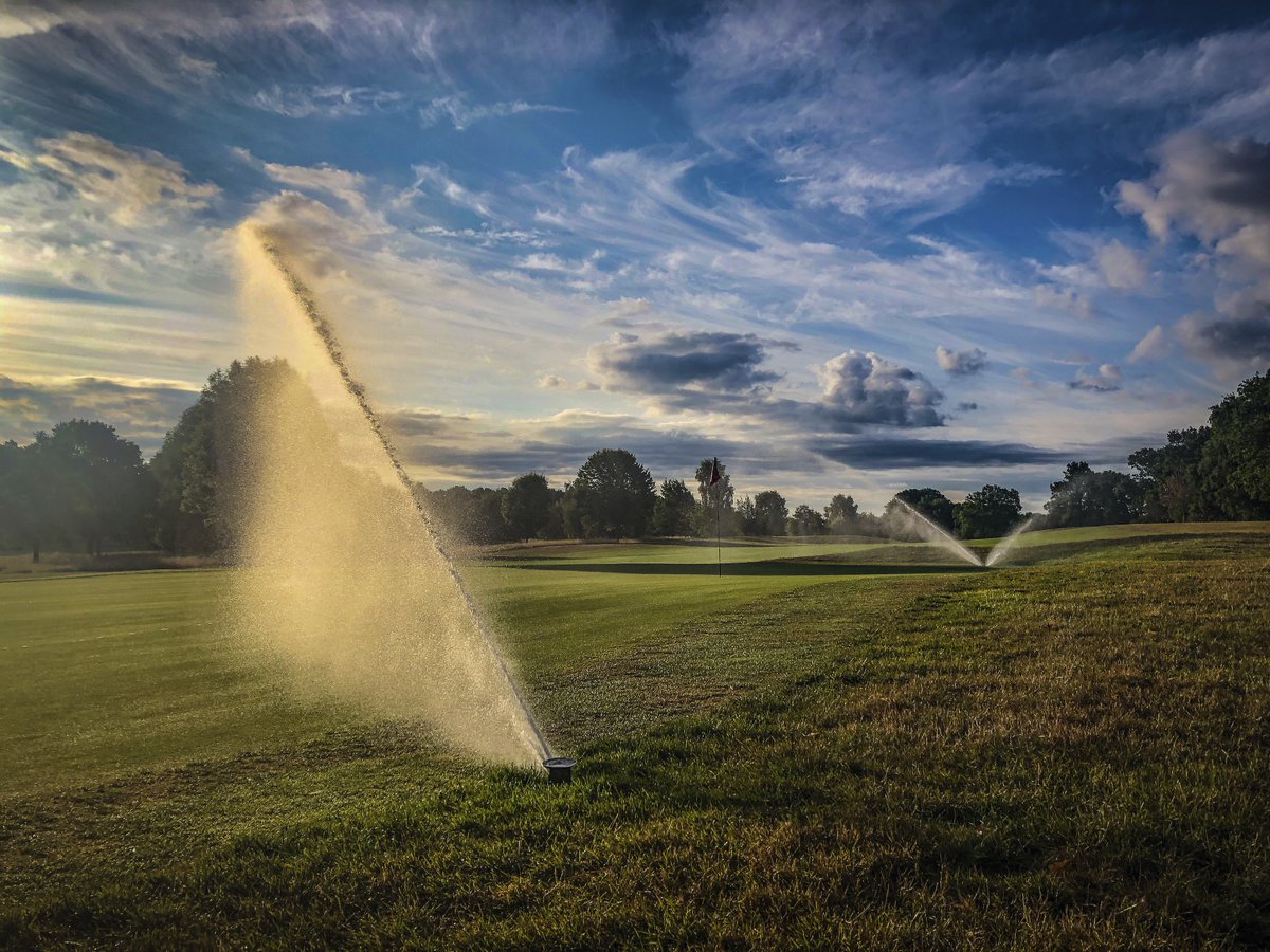 BIGGALtd's tweet image. Greenkeeping water usage is being put in the spotlight. 👀💧
With tighter controls and extreme weather the new norm, greenkeepers need to be heard on future water policy. BIGGA is supporting "From Source to Course", a significant inquiry into GB&I course water sourcing and use.…