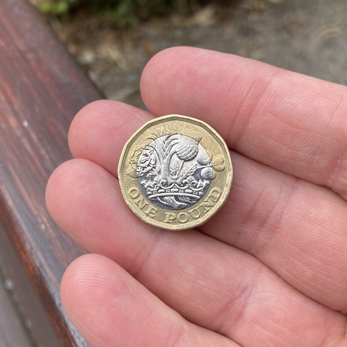 LlCTrafnidiaeth's tweet image. Ydych chi rhwng 16-21?
O fis Medi, os oes gennych FyNgherdynTeithio gallwch deithio ar y bws am bris rharach.
Cyflwynwch gais nawr mytravelpass.tfw.wales/cy/gwneud-cais…
Mae telerau ac amodau ynghlwm wrth y cynnig.
@LlC_Addysg @HwbAddysg_Cymru @transport_wales @childcomwales @SeneddIeuenctid