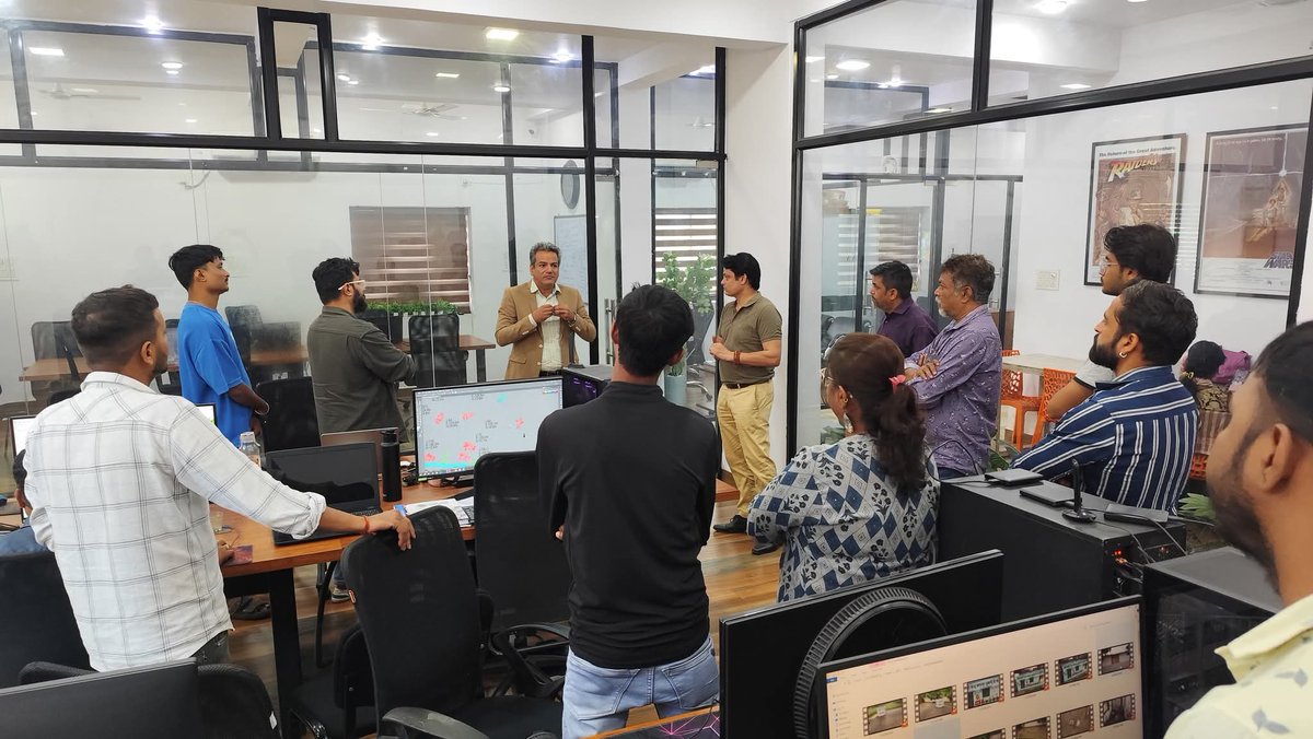 kumarvivekgr8's tweet photo. We sincerely thank Avinash Dugar for sparing his valuable time to visit GR8DESIGNS and guide our team. As a core leadership force behind Atrangii TV and Hari Om OTT, and the current CEO of ULLU, he shared invaluable strategic insights to support the growth of MERATV OTT platform. https://t.co/poxOldbSWv