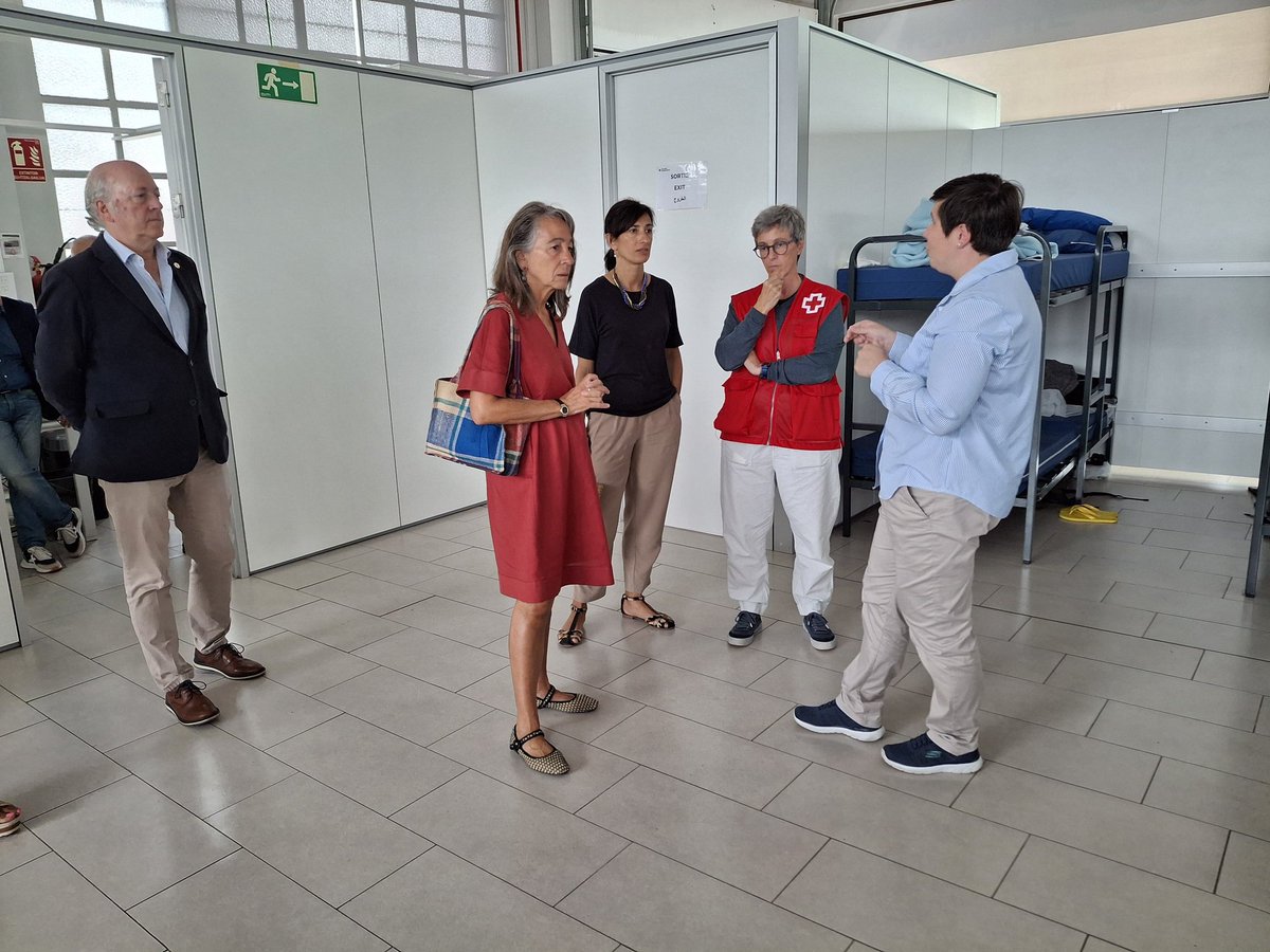 Marisol Garmendia (@mgarmendia_b) on Twitter photo 🏥 He visitado las instalaciones de <a href="/CruzRojaEsp/">Cruz Roja Española</a> en Irun donde Aitor Allende, coordinador general de Euskadi, y Antxon Amunarriz, presidente de <a href="/CruzRojaGip/">Cruz Roja en Gipuzkoa</a>, me han explicado la importantísima labor social que llevan a cabo junto a todo su equipo. 🏥 He visitado las instalaciones de <a href="/CruzRojaEsp/">Cruz Roja Española</a> en Irun donde Aitor Allende, coordinador general de Euskadi, y Antxon Amunarriz, presidente de <a href="/CruzRojaGip/">Cruz Roja en Gipuzkoa</a>, me han explicado la importantísima labor social que llevan a cabo junto a todo su equipo.