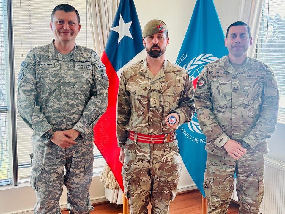 RoyalGIBRegt's tweet photo. CSgt Field of the Royal Gibraltar Regiment took part in Ex CECOPAC 🇨🇱, training troops for a UN peacekeeping mission to Cyprus.
He delivered lessons in Spanish and led fieldwork on migrant management, civilian engagement, and English comms 📝
#RoyalGibraltarRegiment #CECOPAC https://t.co/jycTXAyA4K